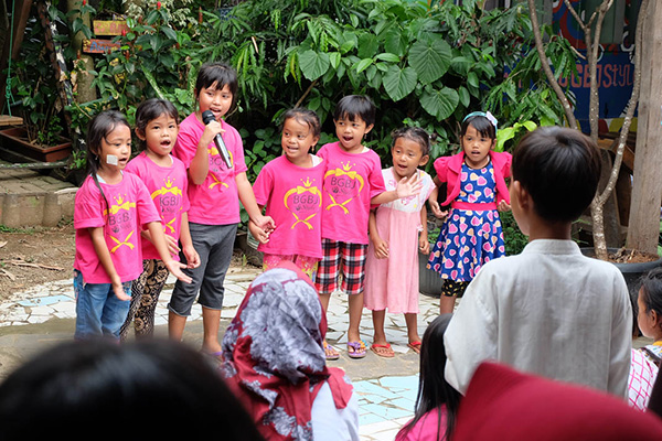 CSR Grow Up Great for Bantar Gebang Children